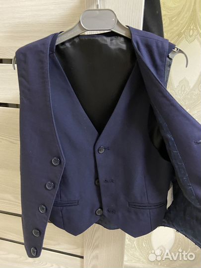Пиджак и две жилетки