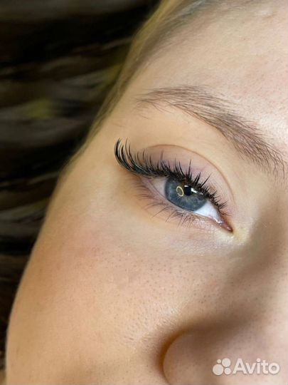 Модель на наращивание ресниц