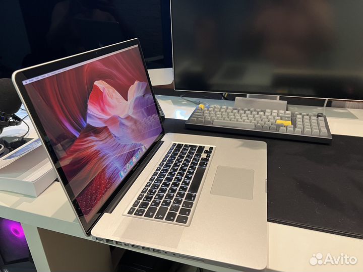 Apple macbook PRo 17