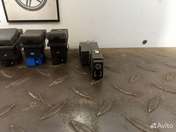 Кнопка для Volvo 850