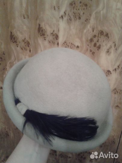 Головной убор с пером для спектаклей