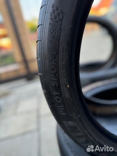 Michelin Pilot Sport 4 S 295/35 R21 107Y