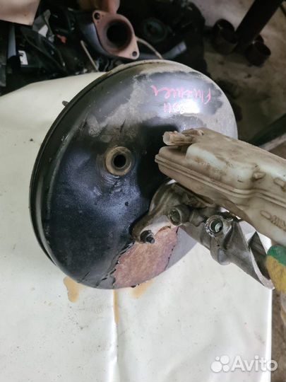 Вакуумный усилитель тормозов Renault Fluence седан