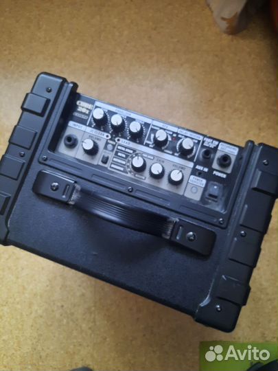 Электрогитара с комбоусилителем