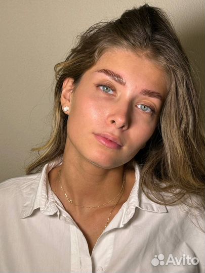 Модель на брови