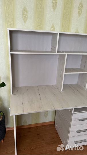 Письменный стол