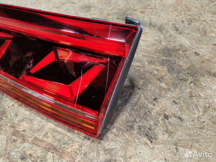 Фонарь крышки багажника правый Volkswagen Touareg