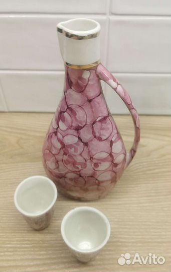 Кувшин с рюмками