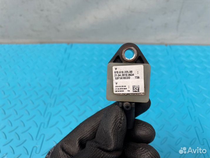 Датчик удара передний Porsche Panamera 970 M46.20