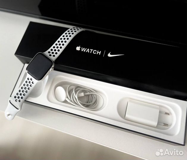 Apple Watch Series 5 Nike, 44 мм