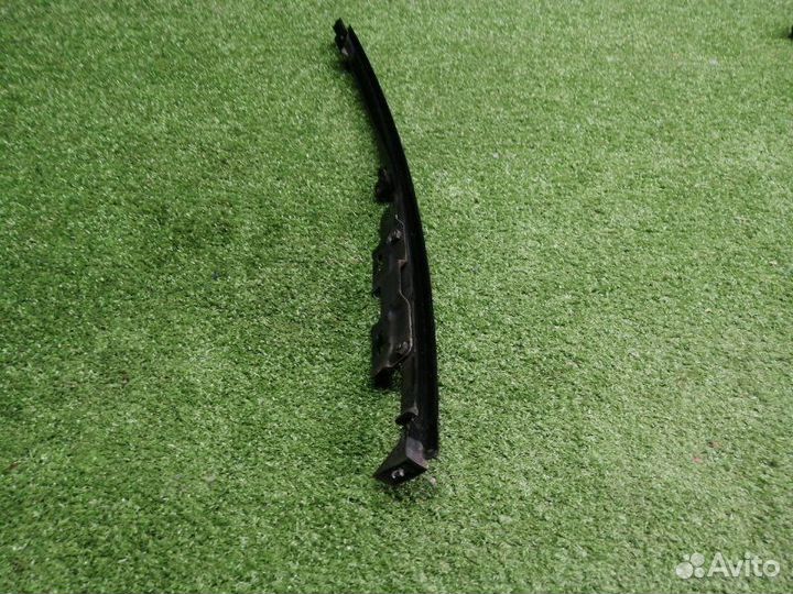 Направляющая стекла задняя правая Lexus Es 2015