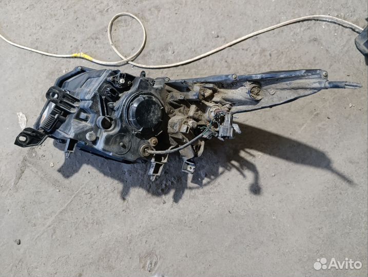 Фара передняя правая