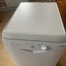 Посудомоечная машина Indesit DSG 0517