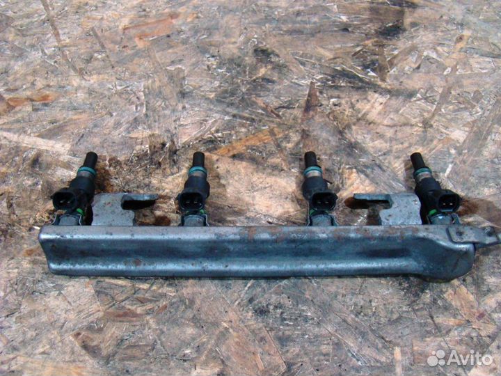 Nissan Qashqai J10 Рейка топливная 1.6 HR16DE