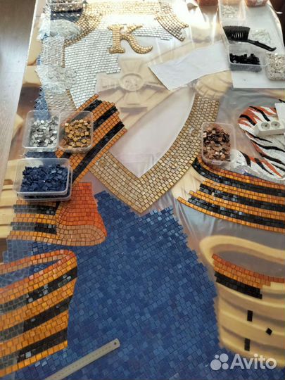 Мозаика, художник