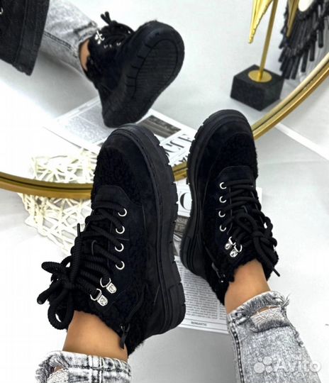 Женские зимние кроссовки барашек