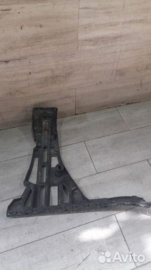 Кронштейн заднего бампера правый Mercedes W222 S