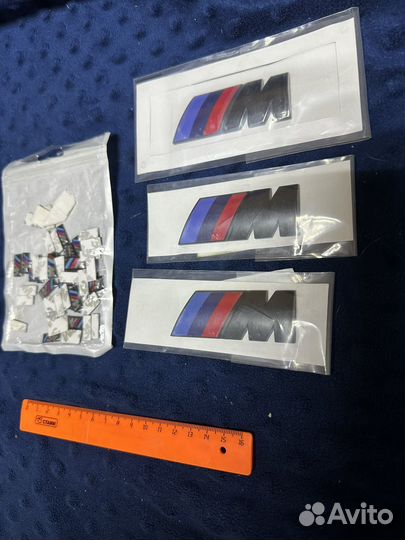 Значки M BMW разного размера