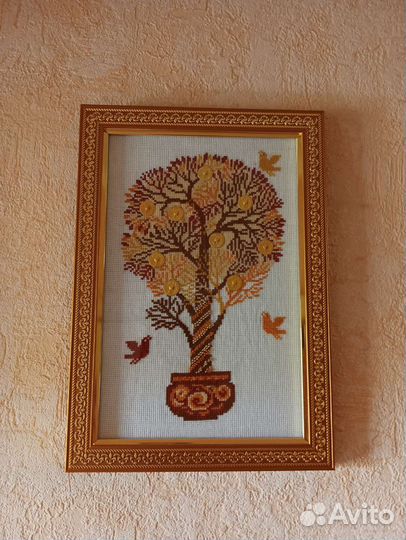 Картина вышитая