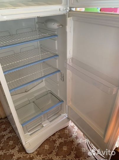 Холодильник двухкамерный Индезит Ноу Фрост