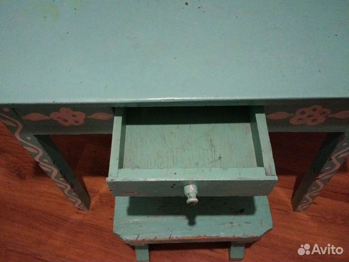 Стол письменный с табуреткой