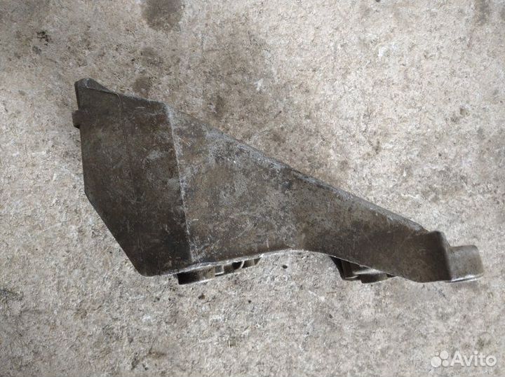 Кронштейн двигателя левый Audi A4 B7 2005-2007