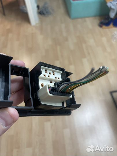 Рамка и кнопки регулировки зеркал