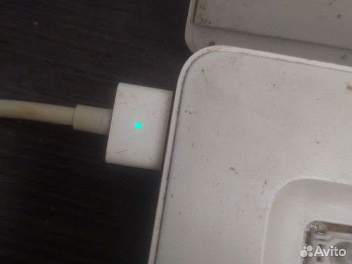 Ушатанный Apple MacBook