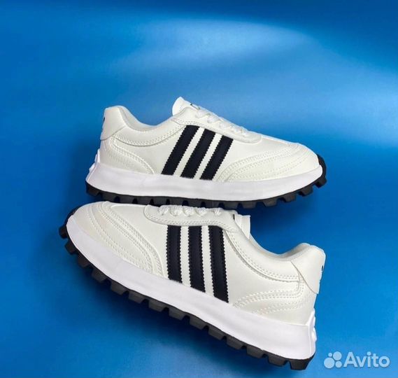 Кроссовки adidas белые