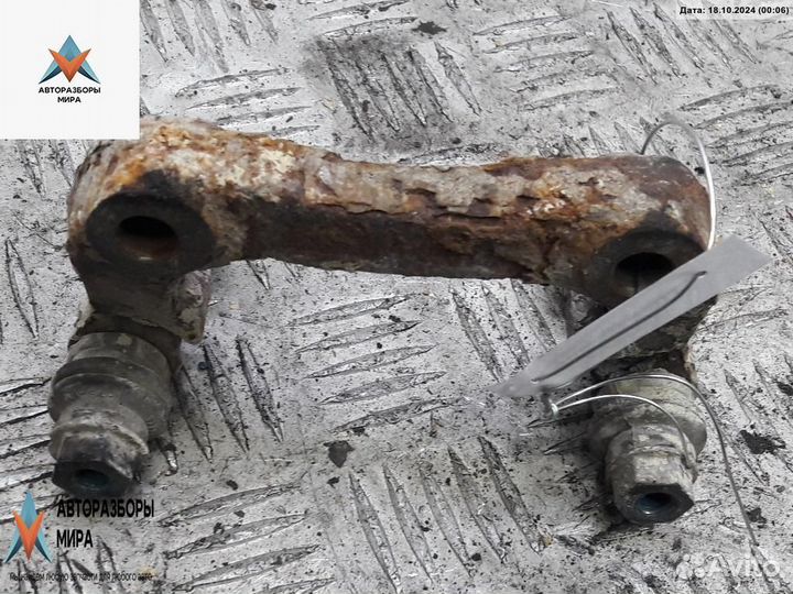 Скоба суппорта Volkswagen Golf 4 2003