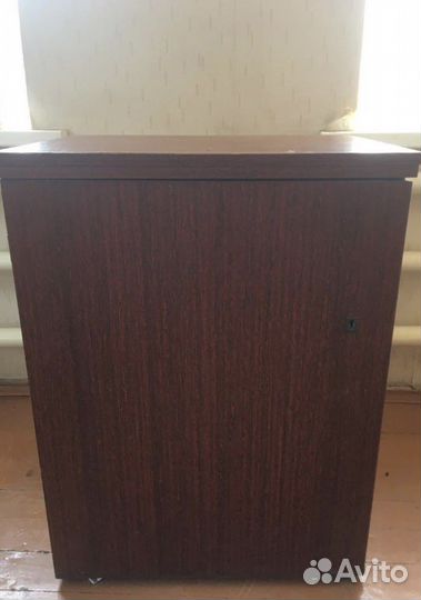 Ножная швейная машина Чайка-142М