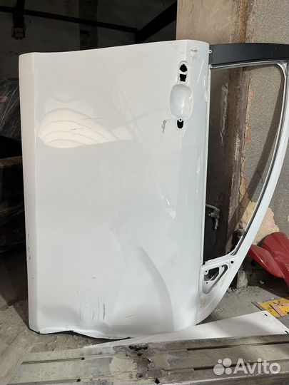 Дверь на LADA весту 2021 года