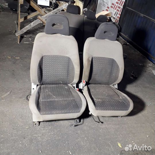 Комплект сидений Columbia Nissan X-trail T30