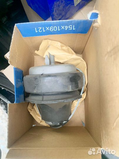 Ролик с натяжителем Volvo 31330379