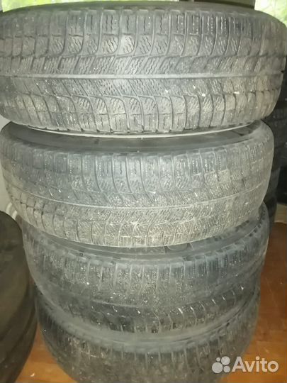 Michelin X-Ice 2 215/65 R17 99T