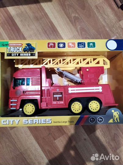 Большая пожарная машина