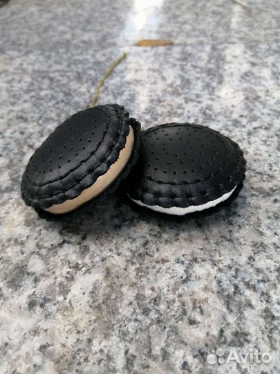 Кожаная игольница ручной работы