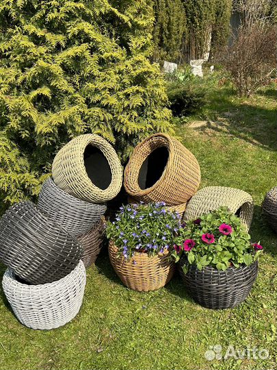 Кашпо для цветов из ротанга