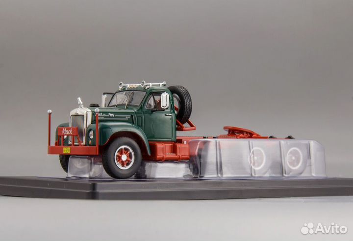 Модель mack B61 Tractor Truck 3-Assi 1953 IXO 1:43