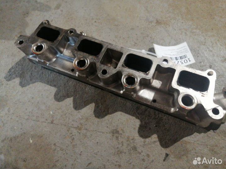 Рейка топливная (рампа) Volkswagen Passat B7 caxa