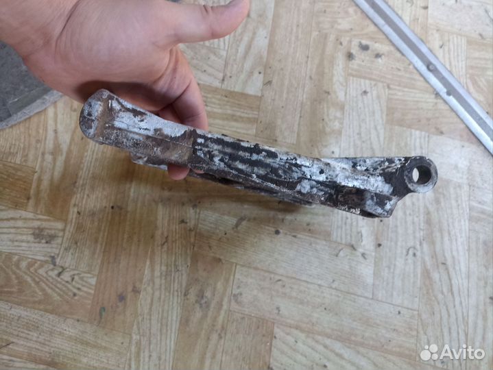 Центральная подножка Ява 350 оригинал