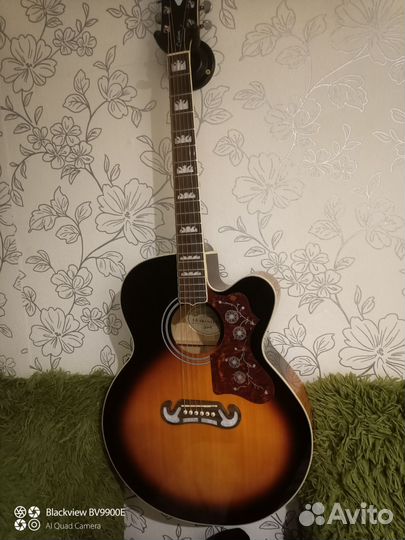 Электроакустическая гитара Gibson J-200 Jumbo