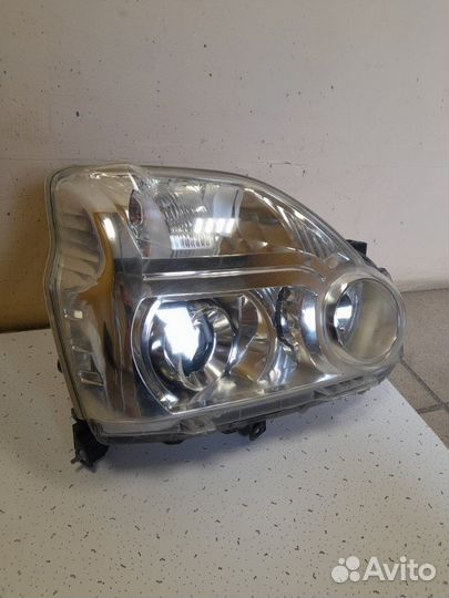 Фара правая Nissan X trail T31 бу оригинал