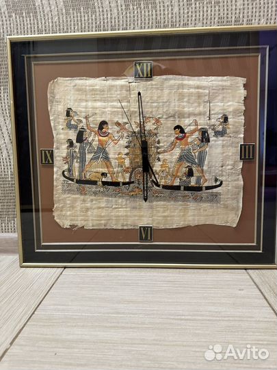 Часы настенные с папирусом