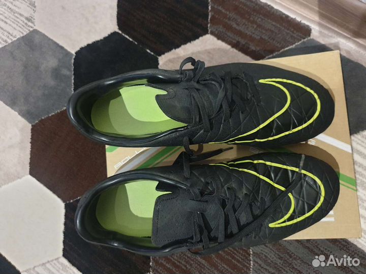 Футбольные бутсы nike