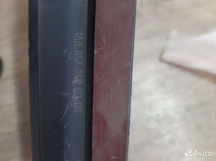 Молдинг двери передний правый Volkswagen Passat B7