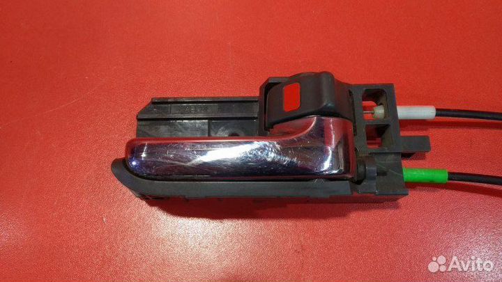 Замок двери задний правый Toyota Hilux Pick Up