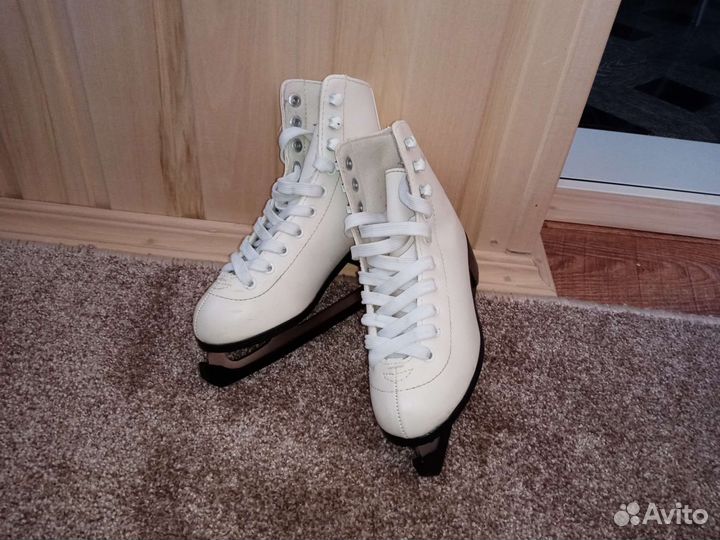 Коньки фигурные р. 31