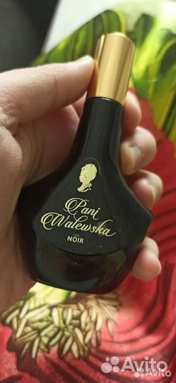 Pani Walewska Classic; Gold; Chic; Charme; Noir