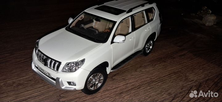 Land Cruiser Prado 150 1/18